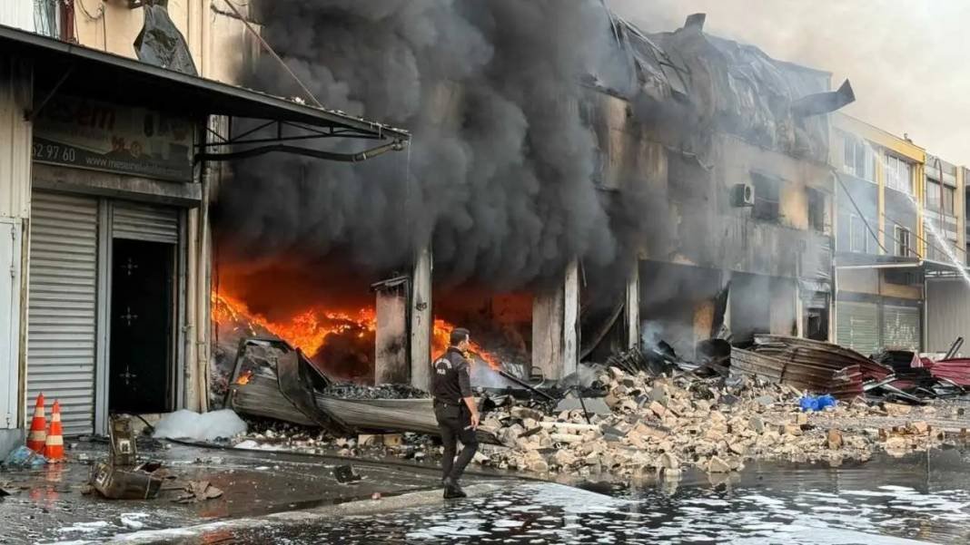 Adana’da Hırdavat Dükkanında Başlayan Yangın Ticaret Merkezini Sardı! 8